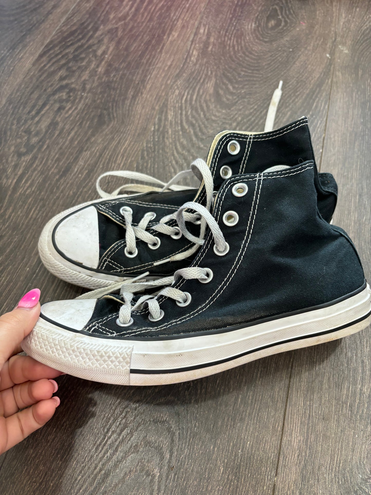 Converse size 7