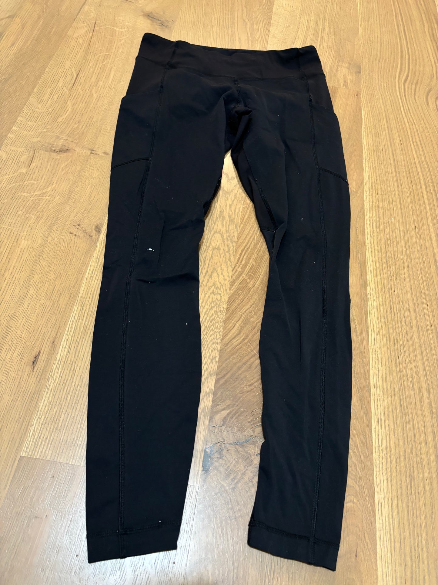 Lululemon size 8 has small spots