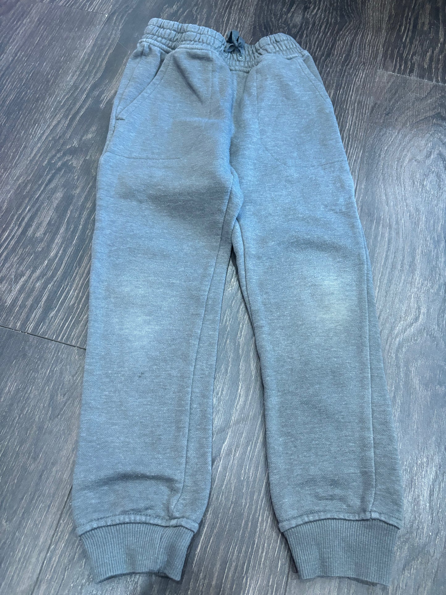 columbia xxs 4/5 slight fading on knees