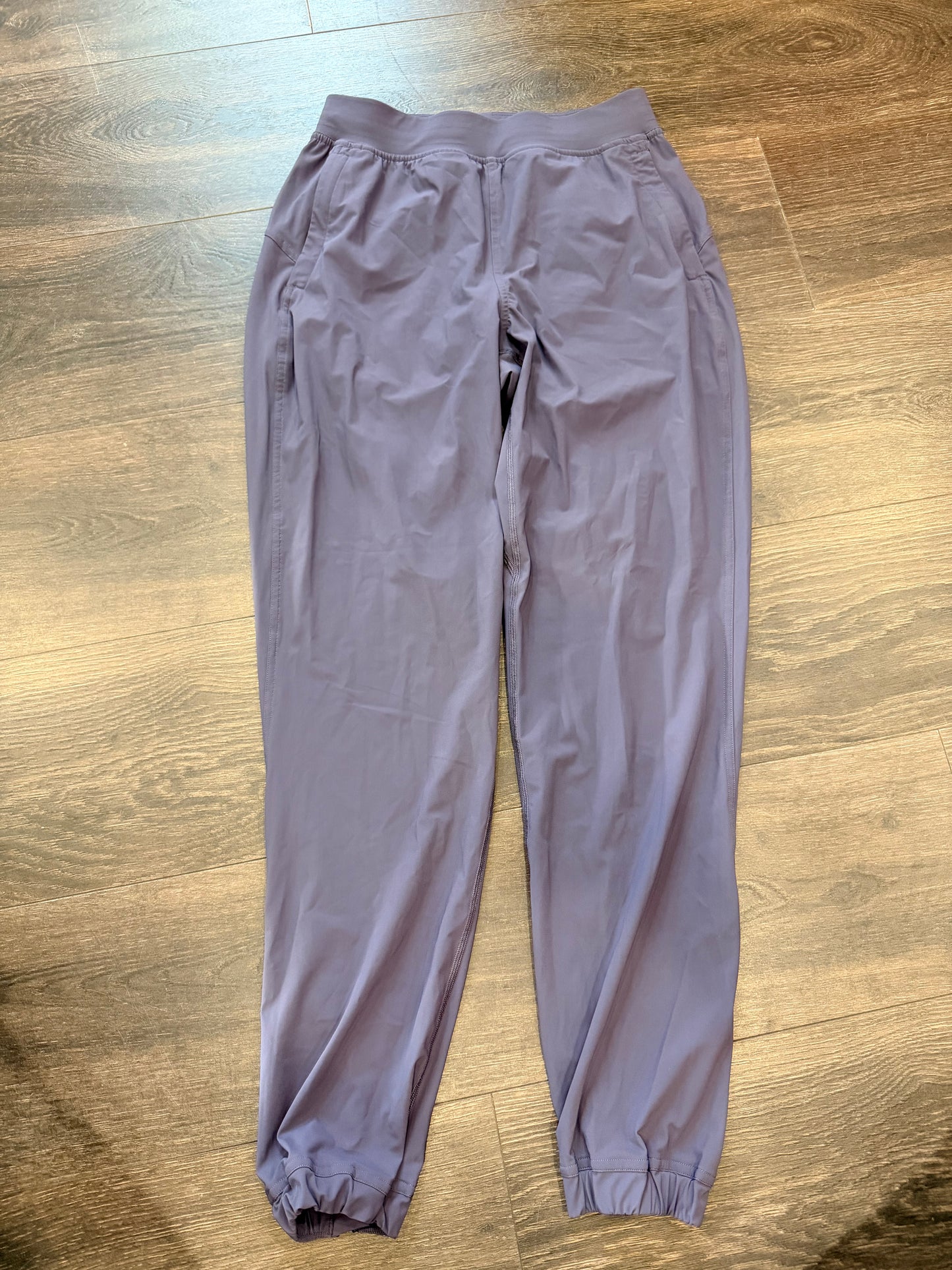 Lululemon on the fly mid-rise pant size 4