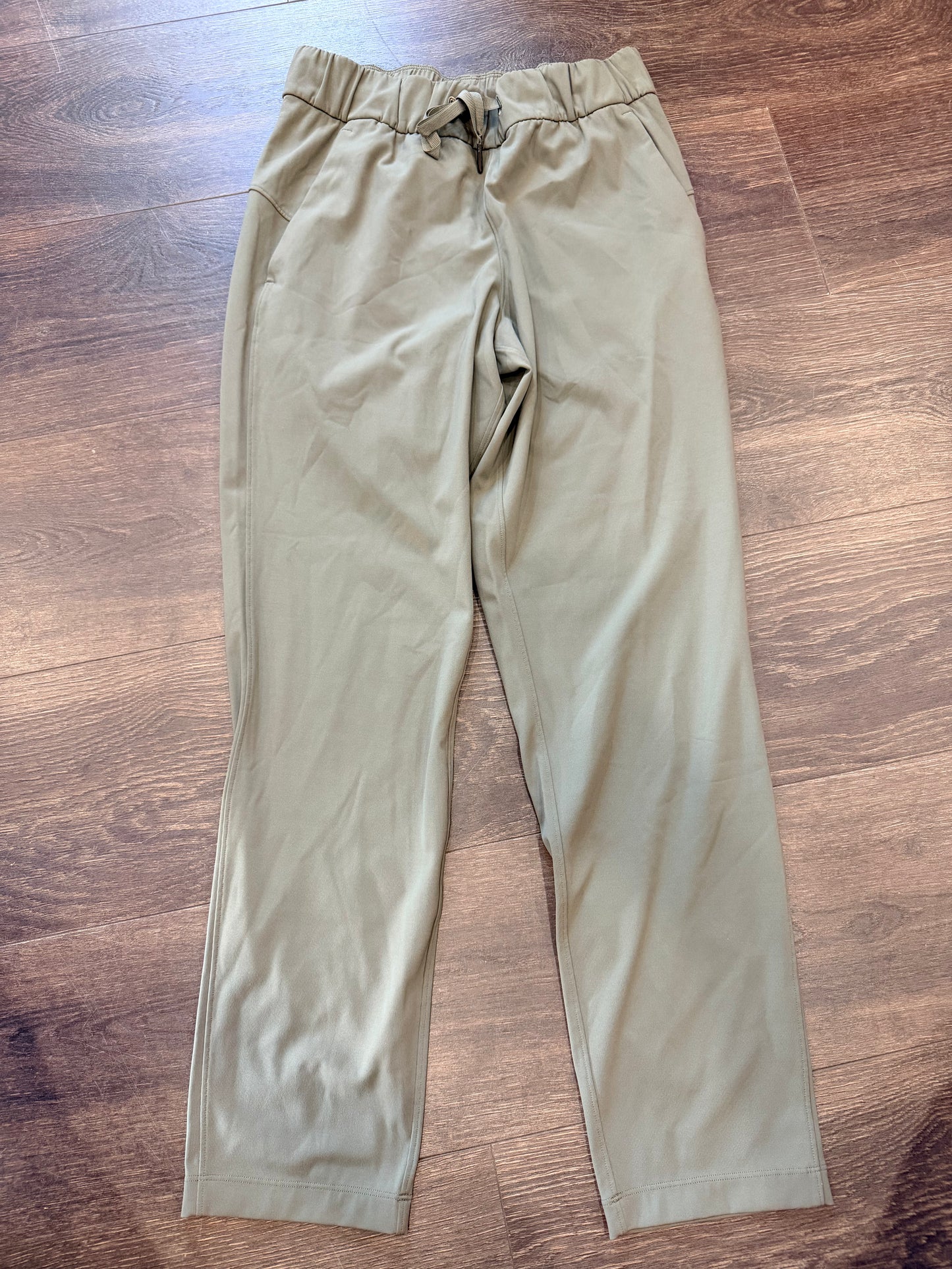 Lululemon on the fly mid-rise pant size 4