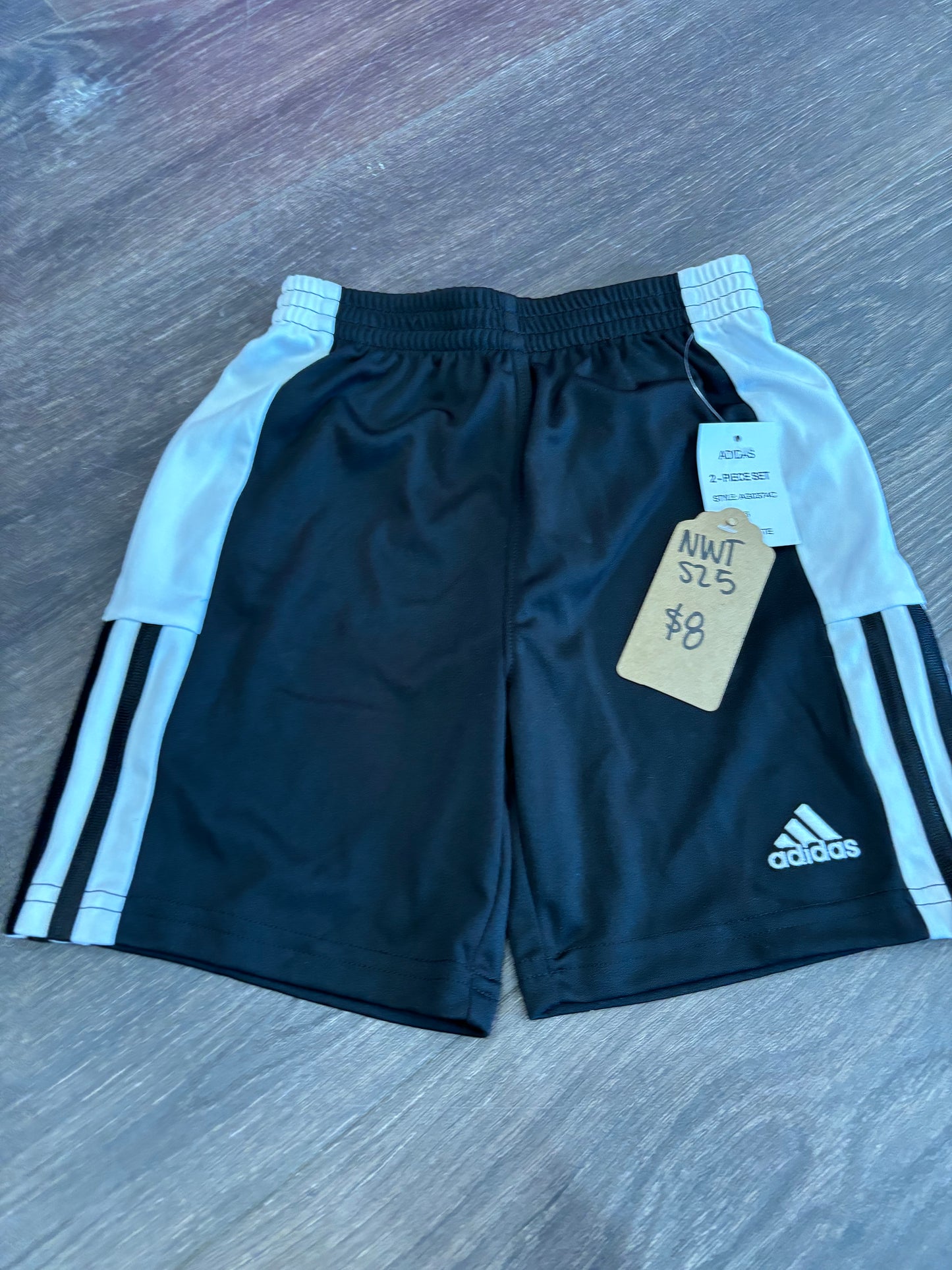 NWT Adidas  size 5