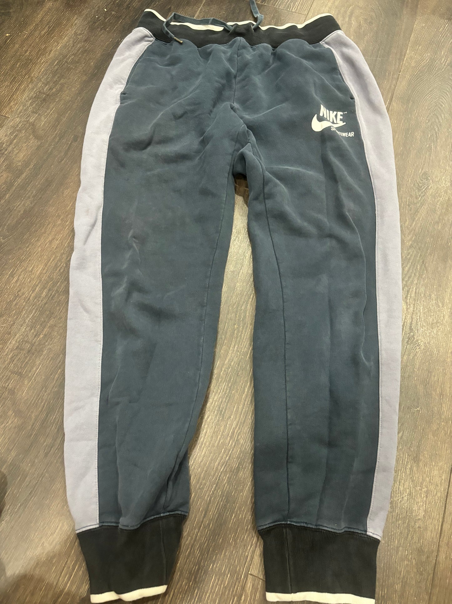 Nike medium small pinhole