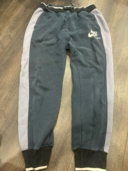 Nike medium small pinhole